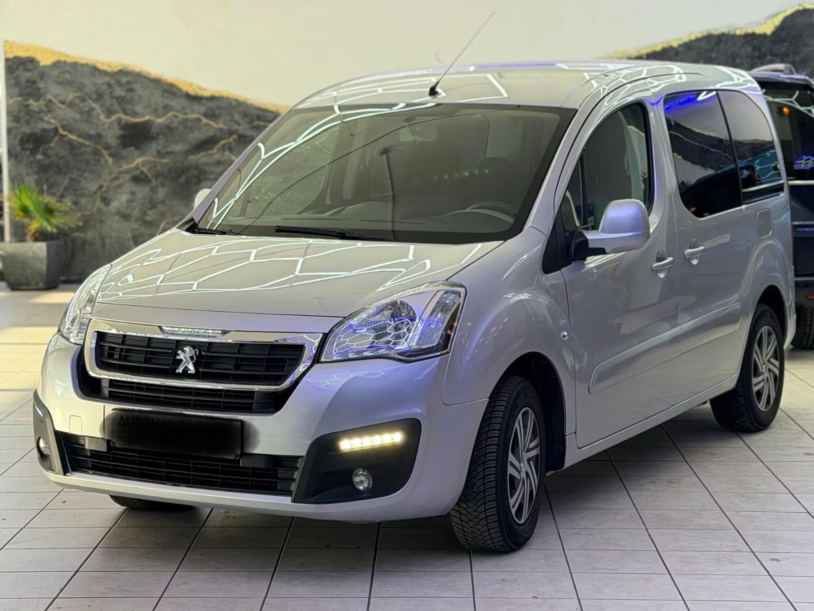 Peugeot Partner Tepee Active-Behindertengerecht-Rampe