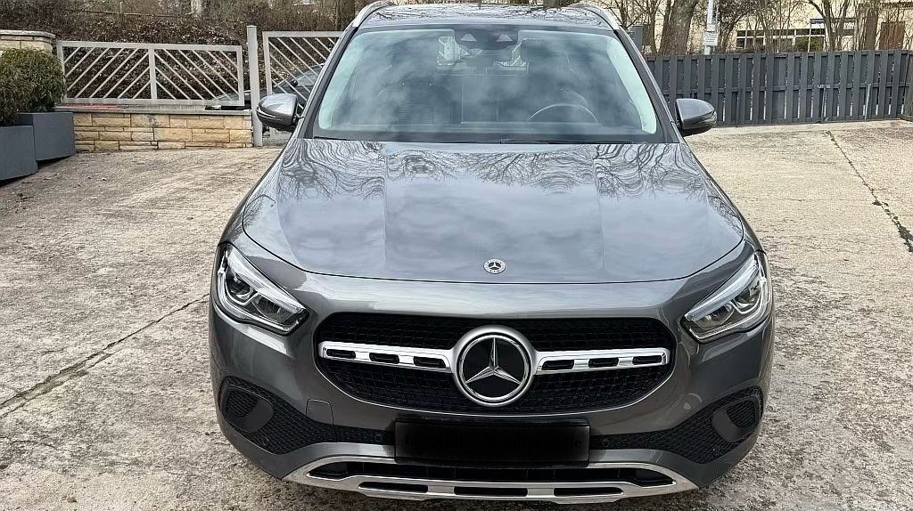 Mercedes-Benz GLA 200 7G-DCT Progressive LED Navi PDC