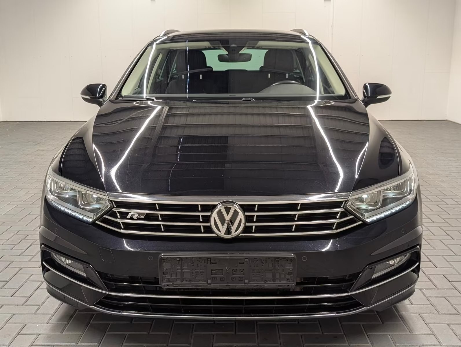 Volkswagen Passat Variant R-Line LED/Navi/SHZ/Kam/ACC/16-LM