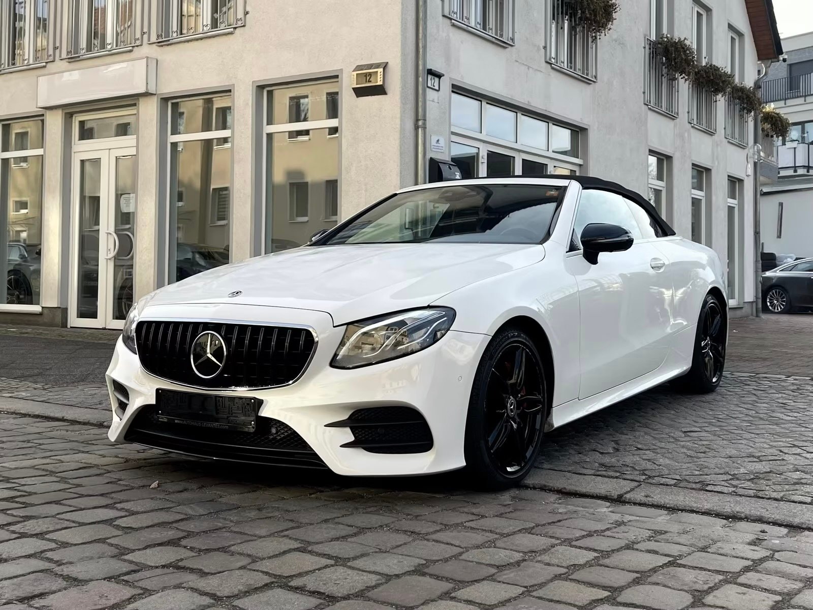 Mercedes-Benz E 350 AMG CABRIO NIGHT HUD AIR AISCARF DIST